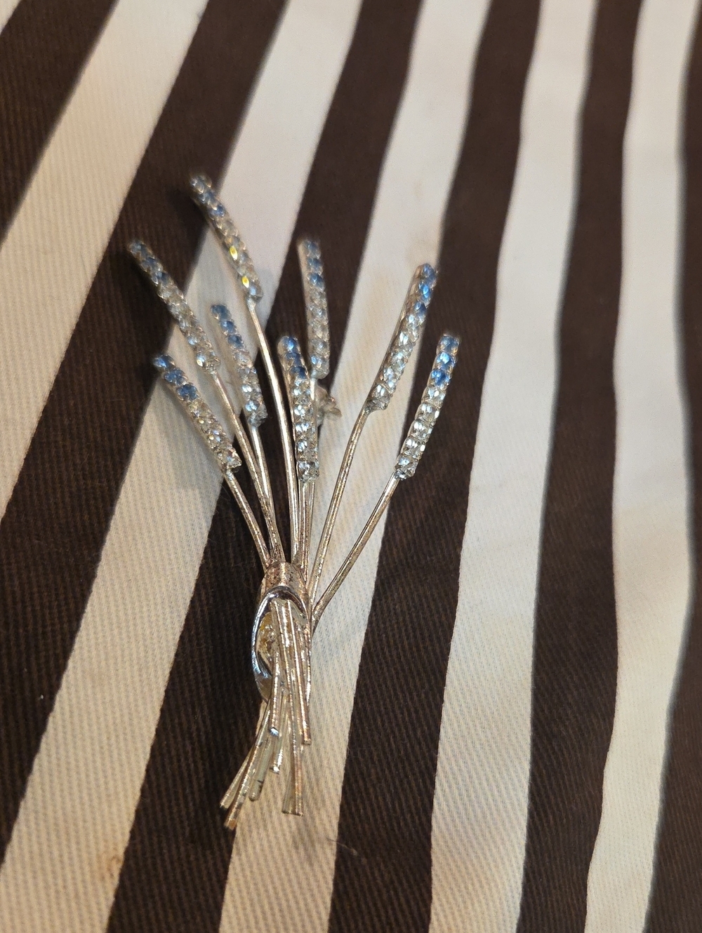Vintage Mid-Century Rhinestone Wheat Sheaf Brooch Pin Blue & Clear Crystals Asis